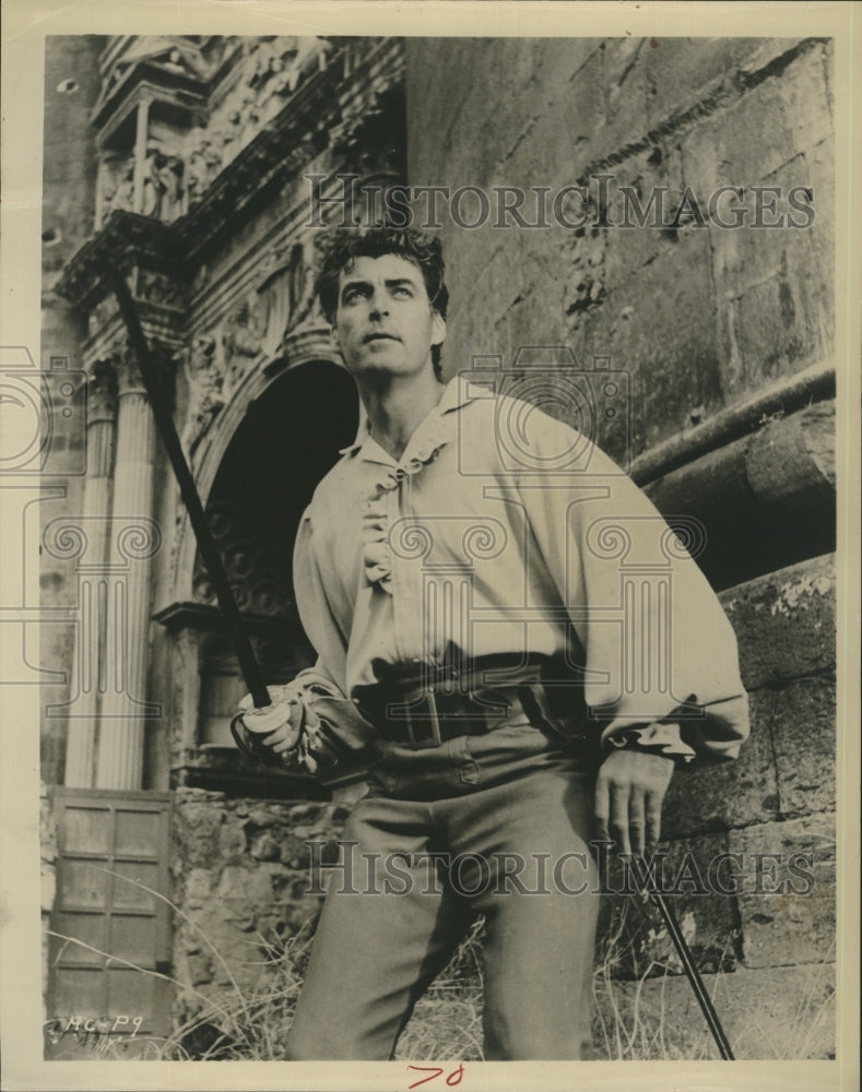 Press Photo Rory Calhoun In Fencing Scene - Historic Images