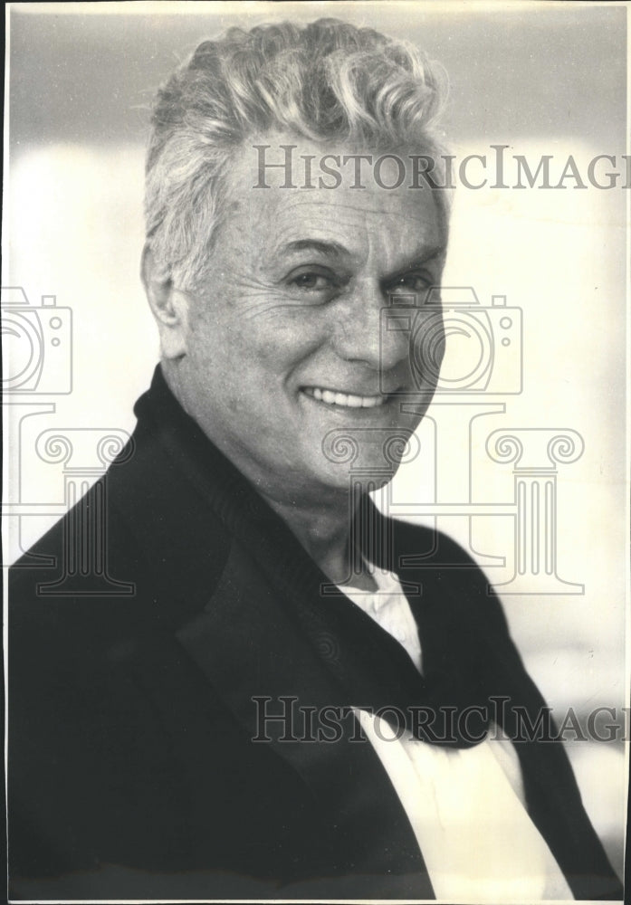 1992 Press Photo Actor Tony Curtis Hosts Television Show Hollywood Babylon - Historic Images