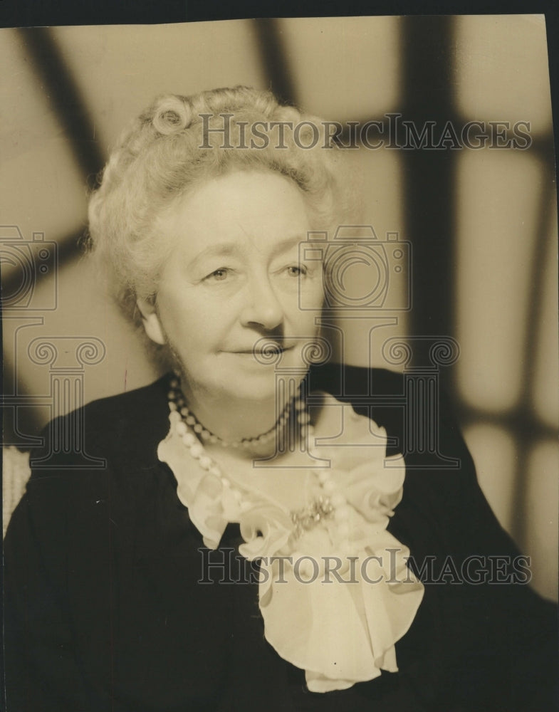 1946 Dame May Whitty, Veteran Stage & Screen Actress - Historic Images