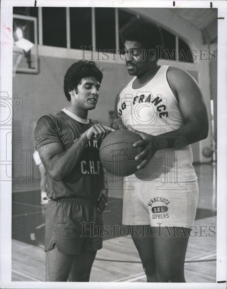 1977 Erik Estrada with Rams tackle Doug France star in &quot;Chips&quot; - Historic Images