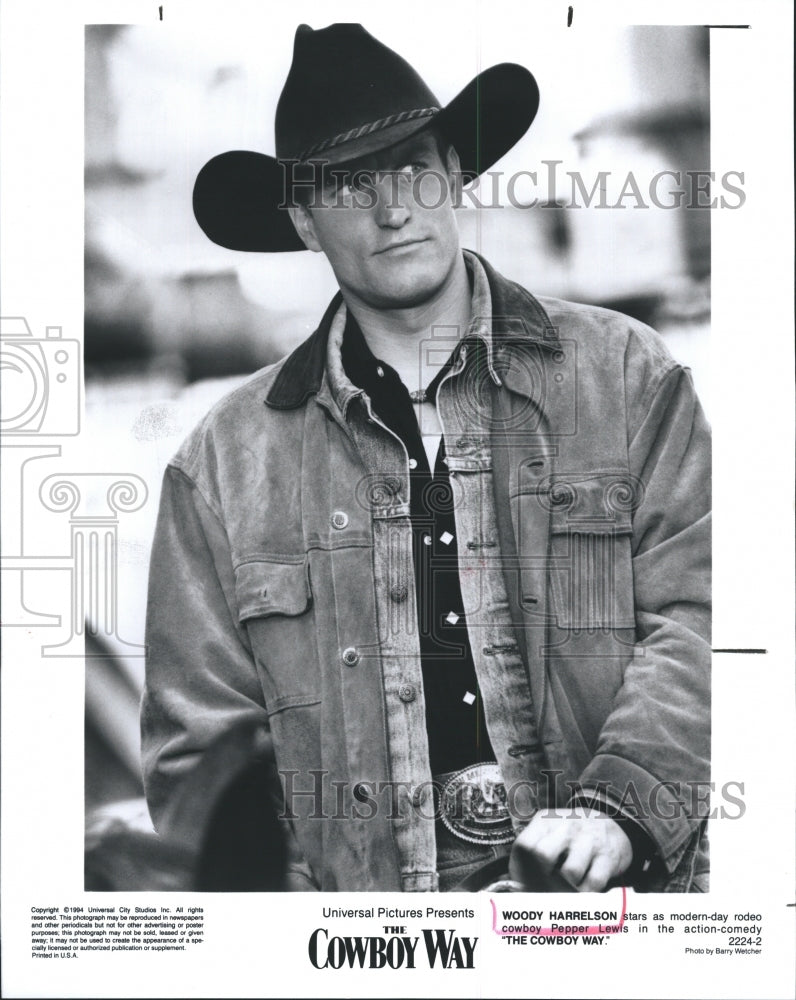 1994 Press Photo Actor Woody Harrelson stars in "The Cowboy Way" - Historic Images