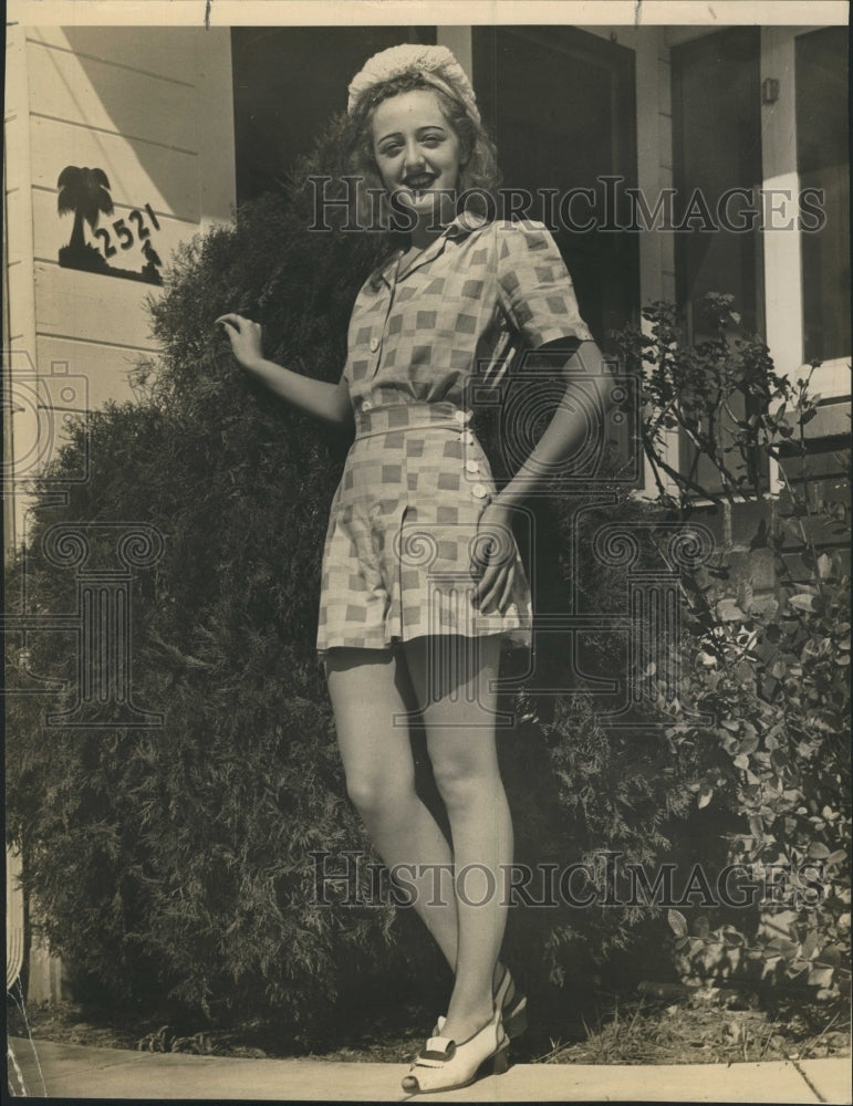 1944 Leona Zabrish - Historic Images