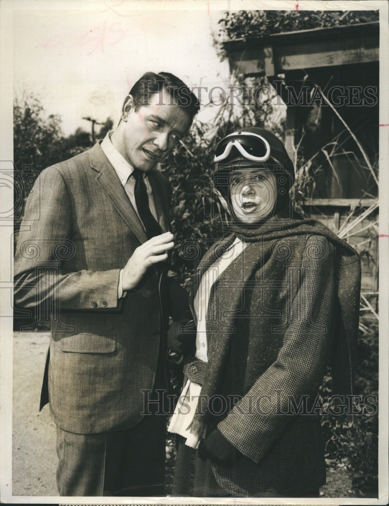 1965 Richard Crenna and Elsa Lanchester in Slattery&#39;s People&quot; - Historic Images