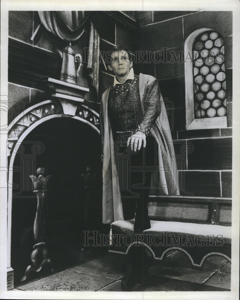 Press Photo American Actor Biff McGuire play as King Arthur. - Historic Images