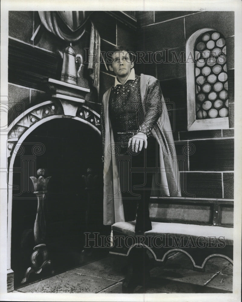 Press Photo American Actor Biff McGuire play as King Arthur. - Historic Images