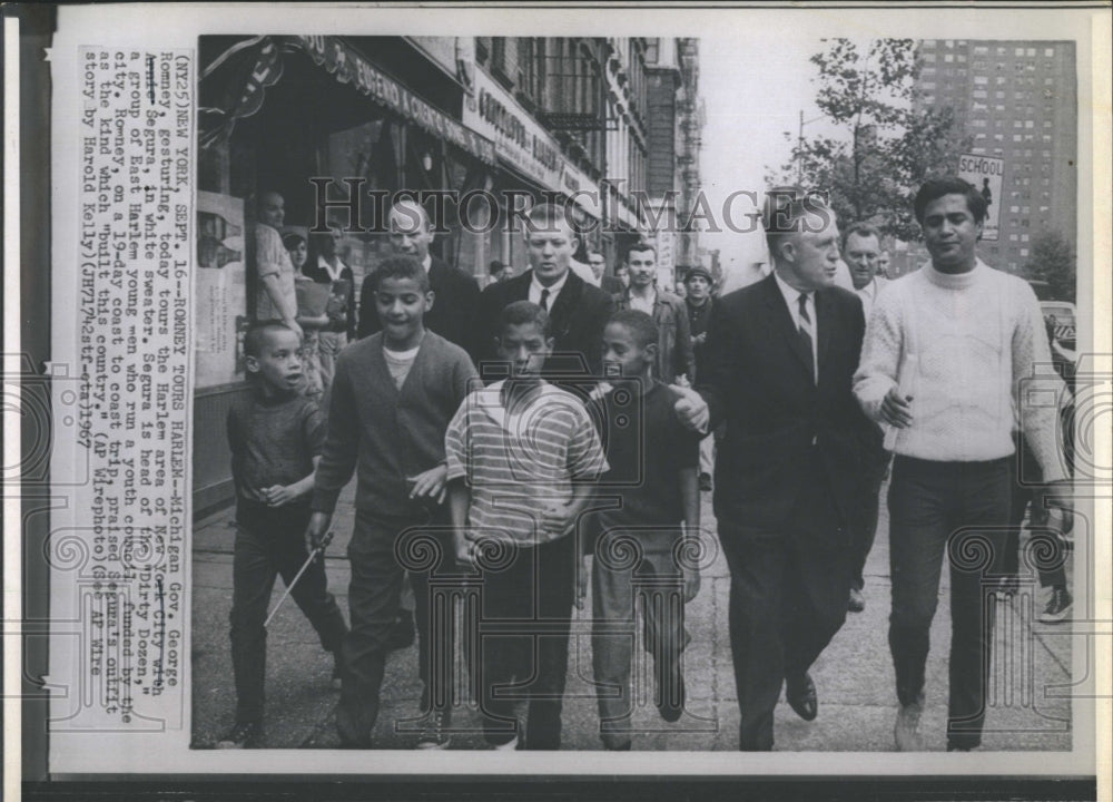 1967 Michigan Gov. George Romney tours Harlem with "Dirty Dozen" - Historic Images