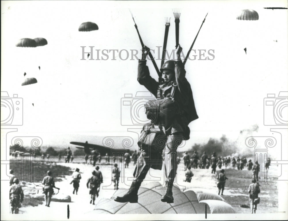 1979 Actor Ryan O'Neal stars in A Bridge Too Far. - Historic Images