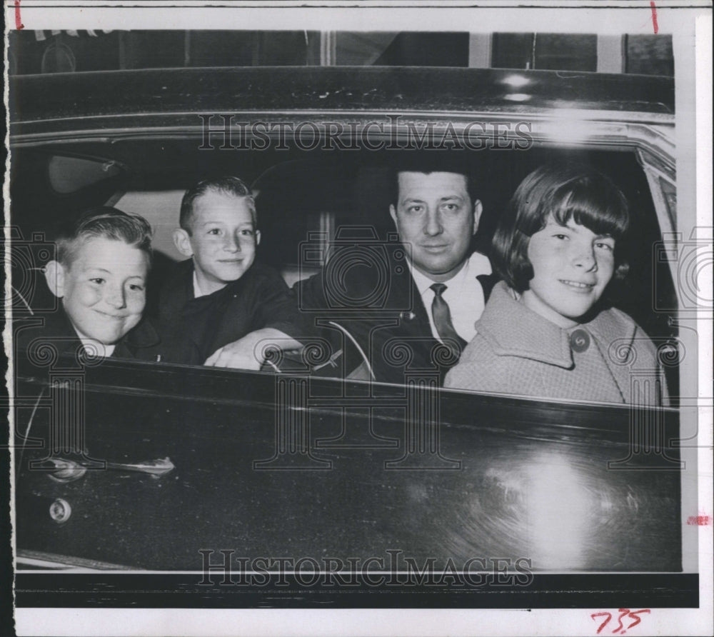 1967 Patrol Deputy Inspector Richard M. Novak with Children. - Historic Images