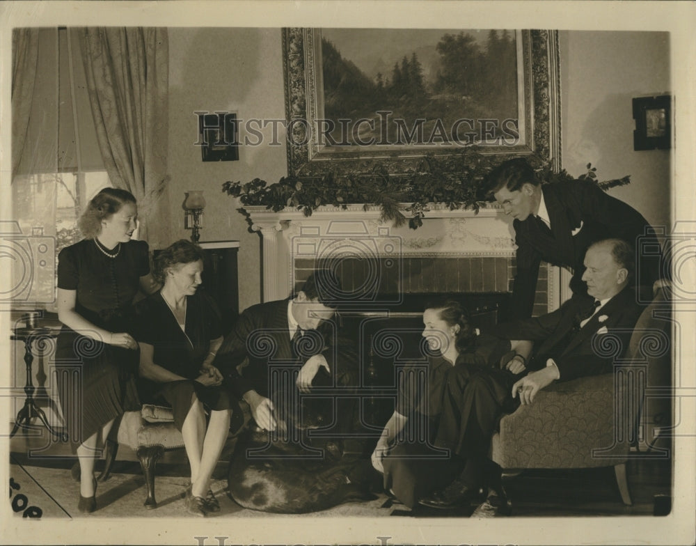 1940 Sen>Burton K Wheeler and family at Wheeler Home. - Historic Images