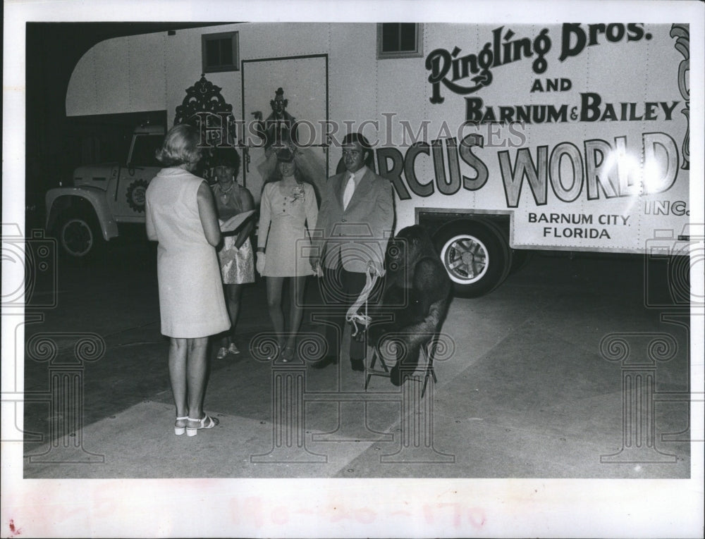 1973 Charles McWilliams Sr., head keeper of animals for circus weds - Historic Images