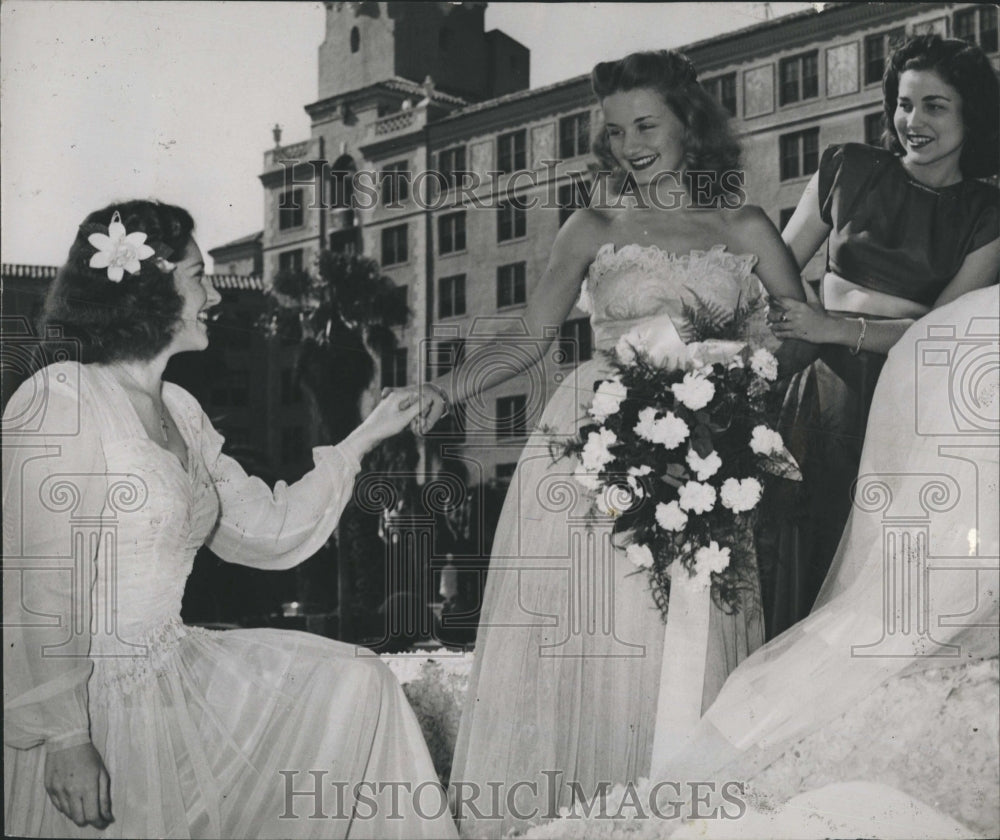 1946 Beauty Entrants - Historic Images