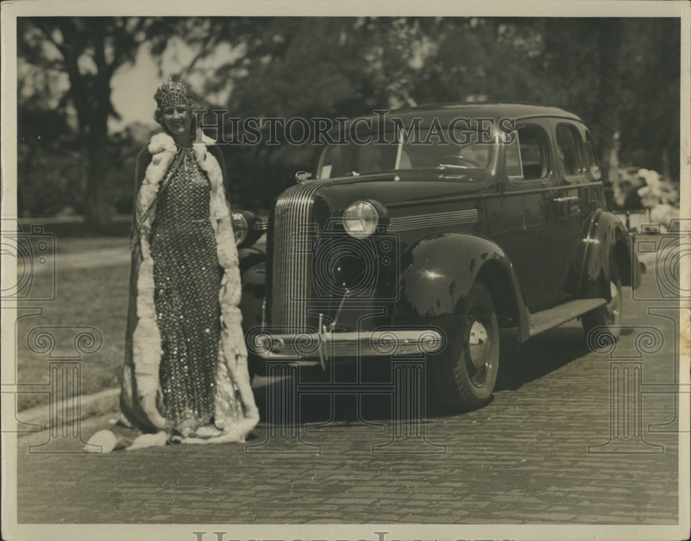 Press Photo Festivals of States, Queen of Parade - Historic Images