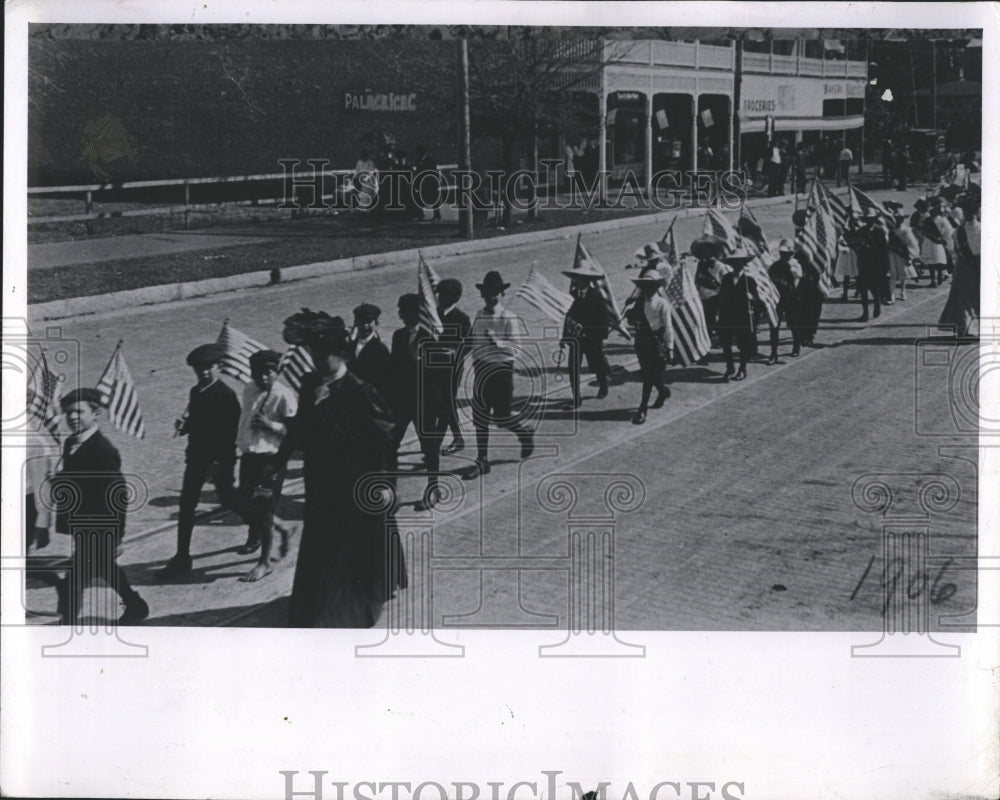 Press Photo Festival of States, 1930-1940, black and white photography - Historic Images