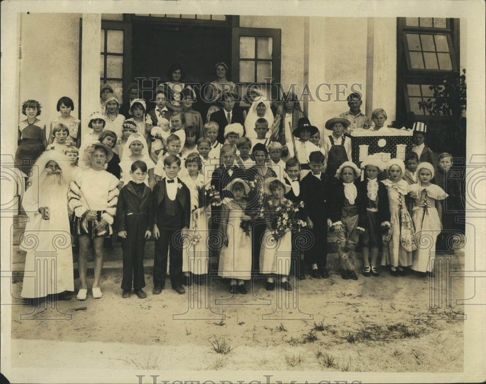 Press Photo Students Harris School Costumes Festival St. Petersburg - Historic Images