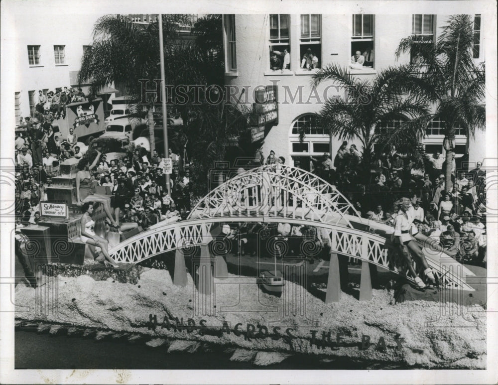 Press Photo Parade Floats at St. Petersburg Festival - Historic Images