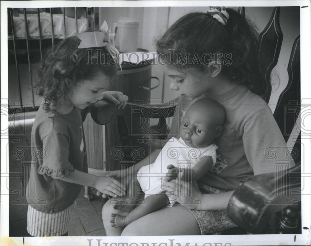 1989 Press Photo Children at the Wealth of Health - Historic Images