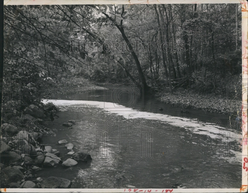 Press Photo Water pollution from water sewage treatment plant. - Historic Images