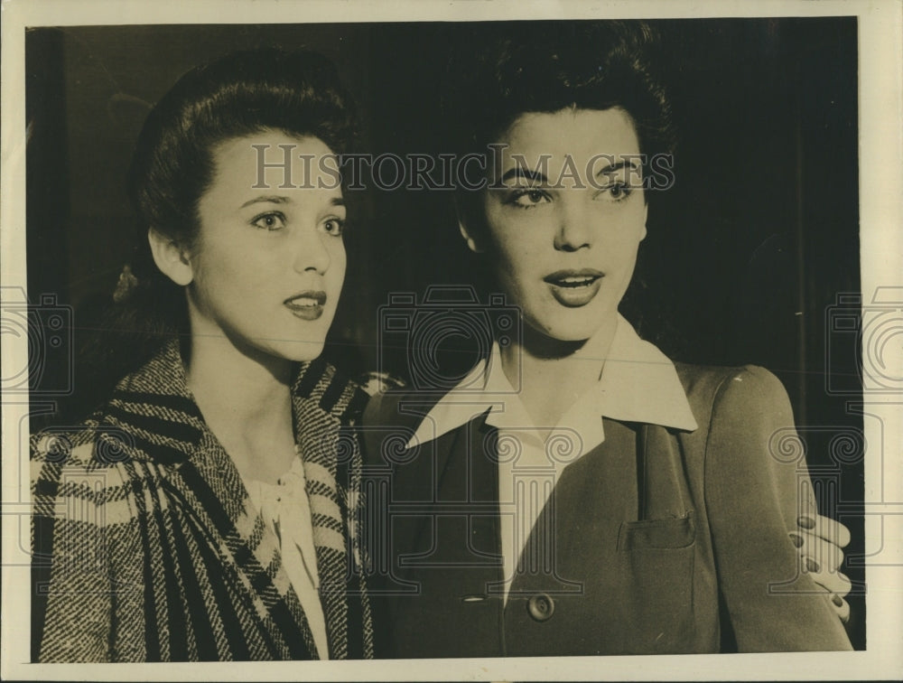 Press Photo 2 ladies probably
from the  1940's - Historic Images