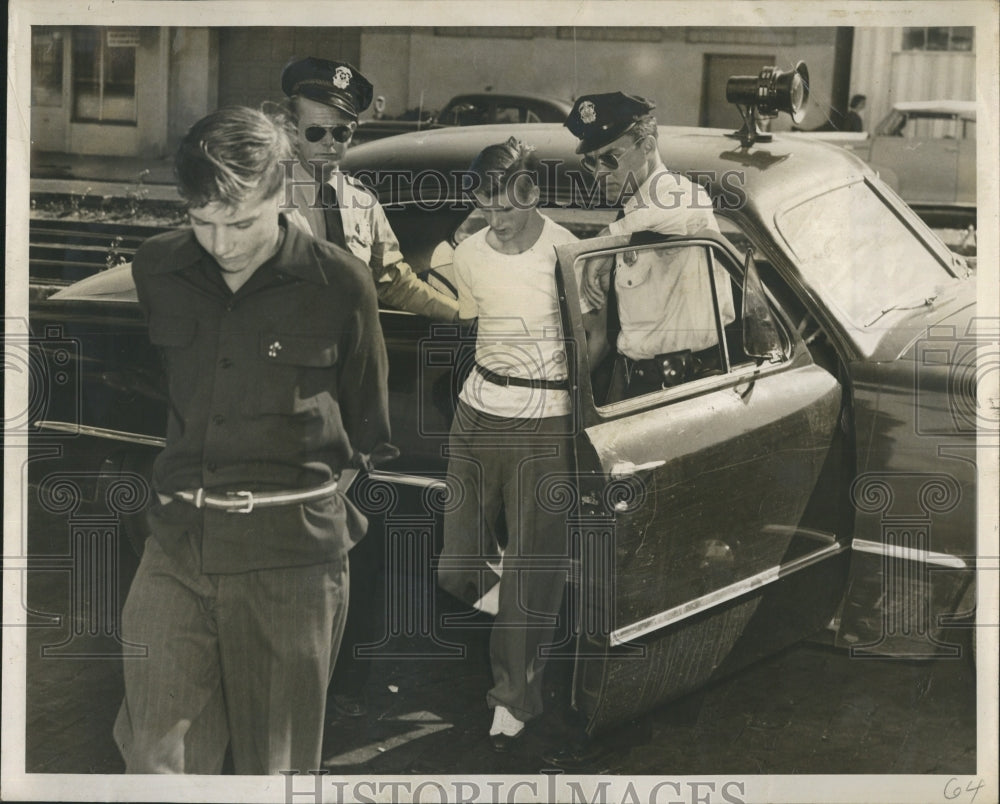 1949 Escapee Donald Swindler and Rufus Hawkins arrested by police - Historic Images