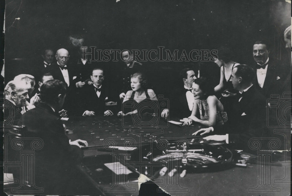 1936 gaming table at International Sporting Club in Monte Carlo - Historic Images