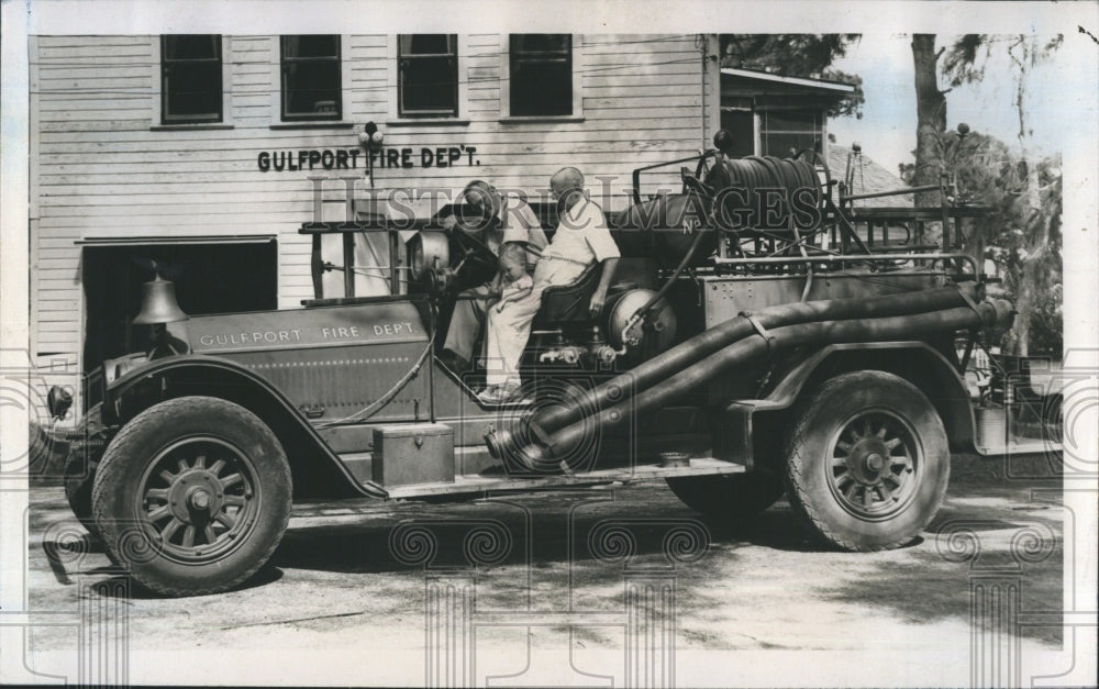 Press Photo Gulfport Fire Dept Reese Whitworth Artie George and Adolph Weis - Historic Images