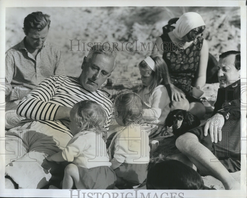 1968 Lord Louie Mountbatten with his child and grandchildren. - Historic Images