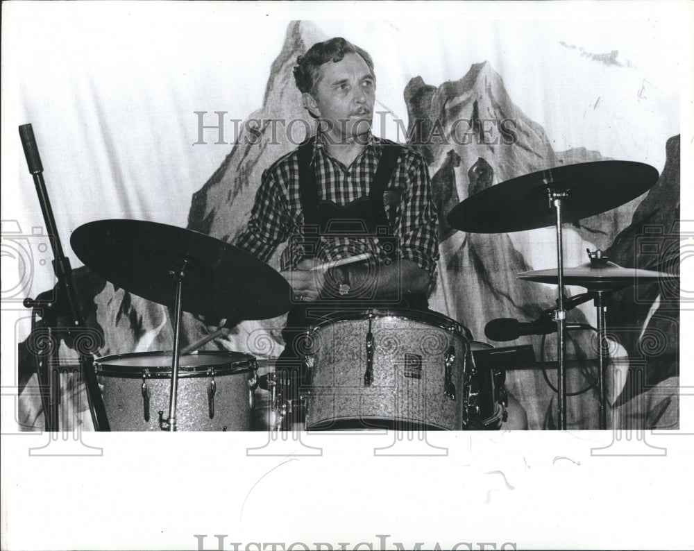 1984 Stan Hurleyof Treble Clefs at Octoberfest at Boatyard Village - Historic Images