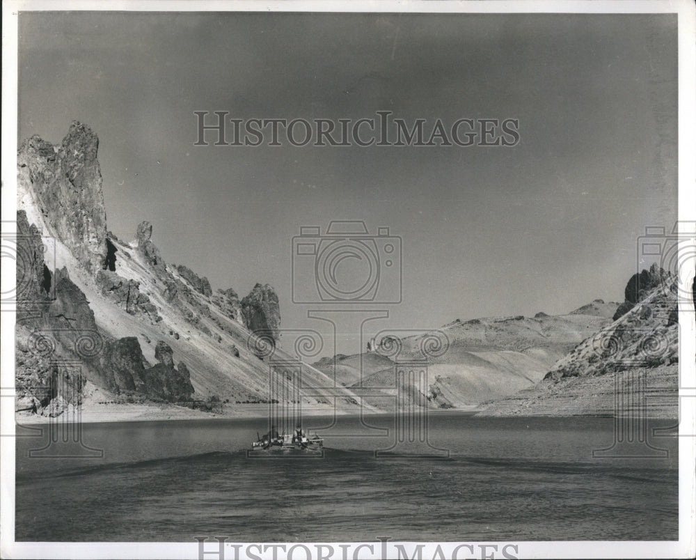 Press Photo Oregon Coastline Rock fishing 400 mile Oregon coastline - Historic Images