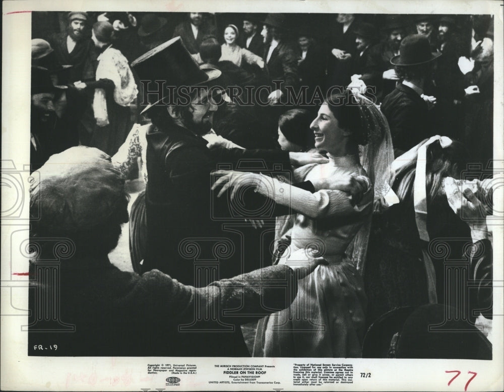 1972 Actor Leonard Frey Film "Fiddler On The Roof" - Historic Images