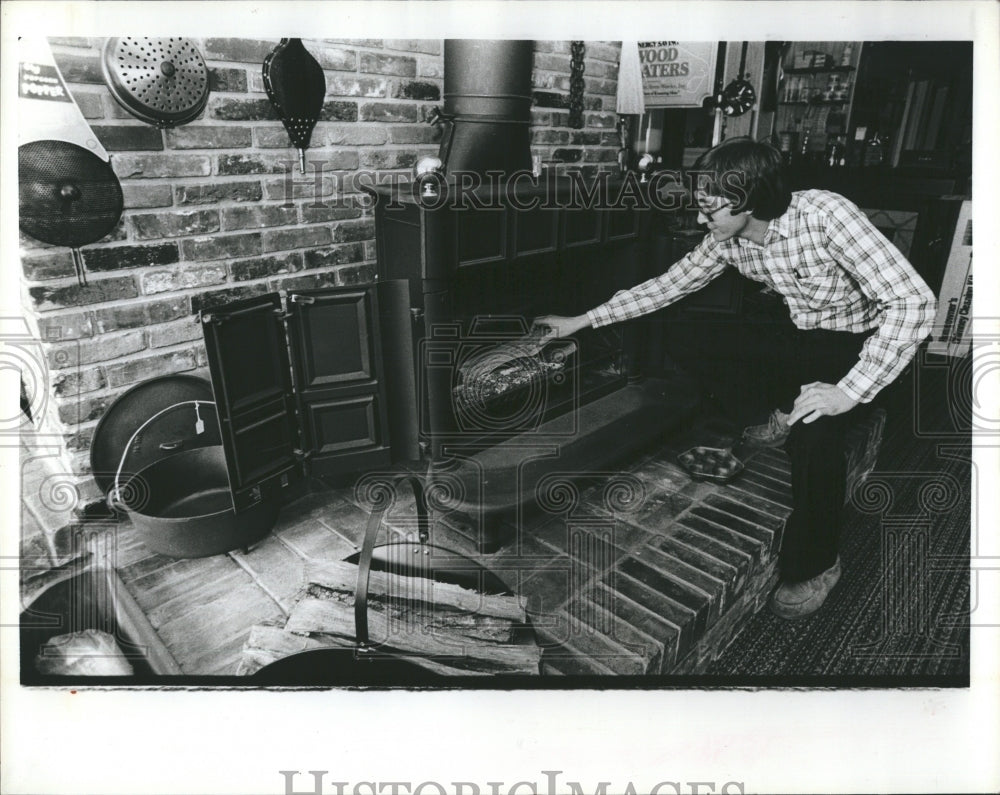 1980 Dan Creamer manage of custom Fireplace. - Historic Images