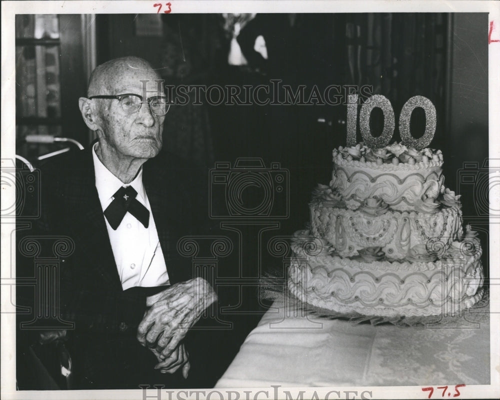 1965 Centenarian Frank S. Harlow celebrates in 100th birthday - Historic Images