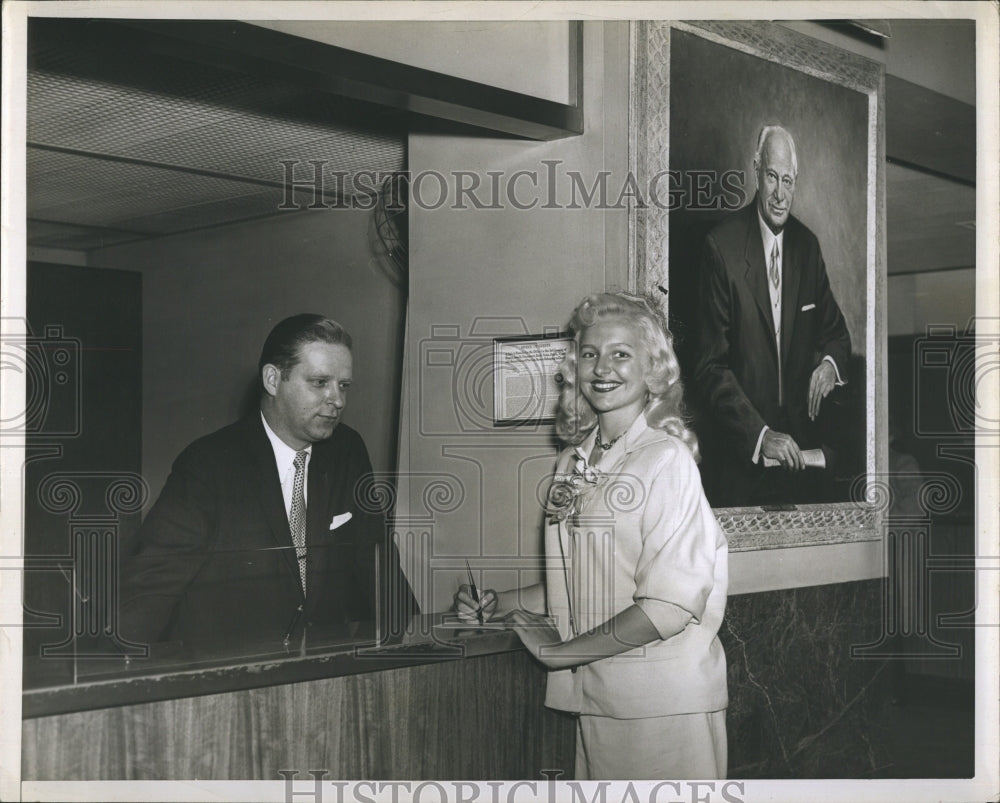 Press Photo Alice Thomas is St. Petersburg's Sunshine Goddess - Historic Images