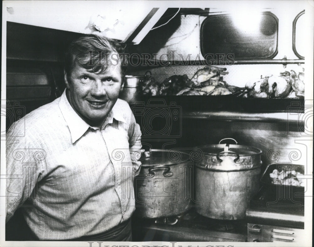 1972 Bernard Martin shows as a caterer - Historic Images