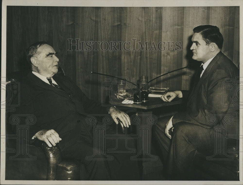 Press Photo Joe Martin with unidentified man - Historic Images