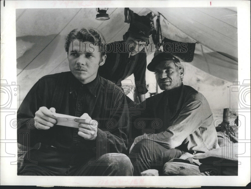 1972 Audie Murphy,Bill Mauldin & John Dierges show in the picture - Historic Images