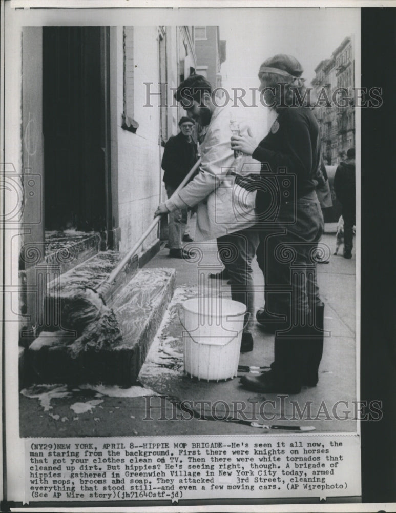 Press Photo Hippies Greenwich Village New York Mops Brooms Soap Cleaning - Historic Images