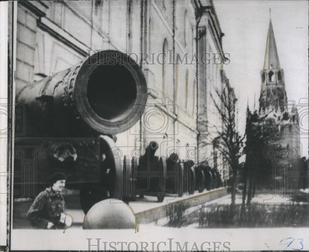 Press Photo Cannon around Kremlin - Historic Images