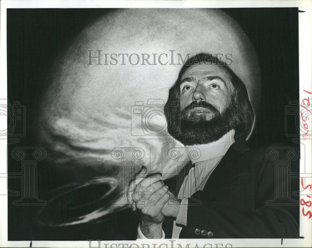 1960 Kip Thorne Discusses Light Pattern Binary Star Black Holes - Historic Images