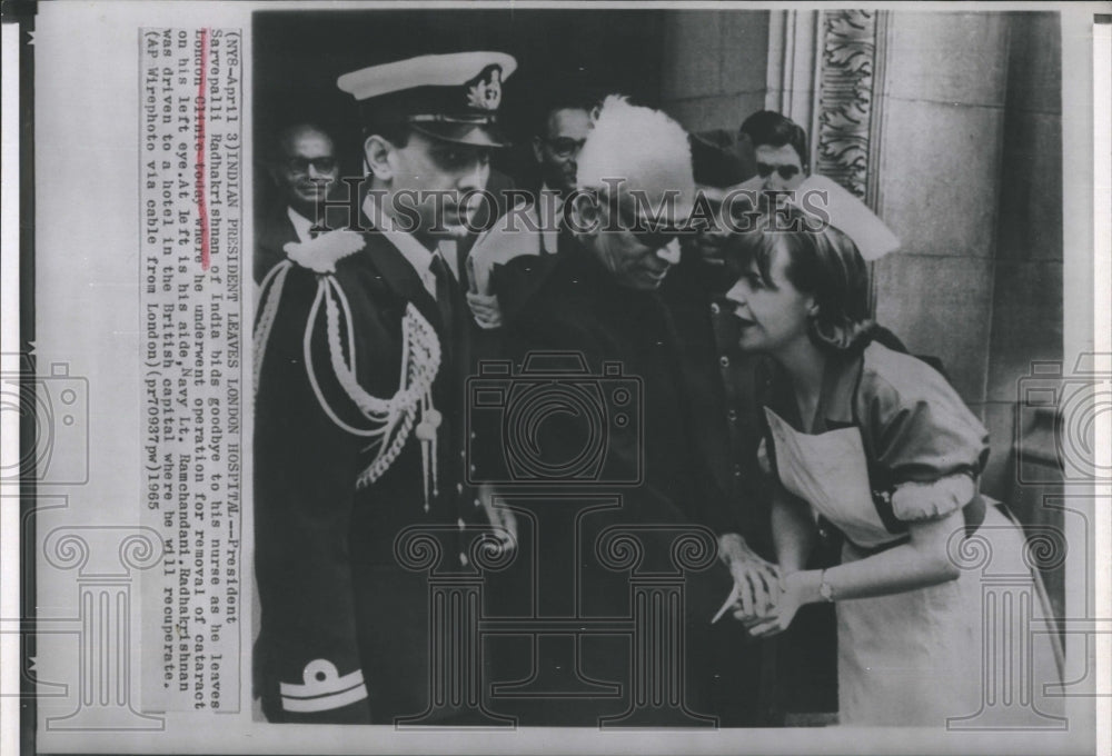 1965 India's President Sarvepalli Radhakrishnan and his nurse - Historic Images