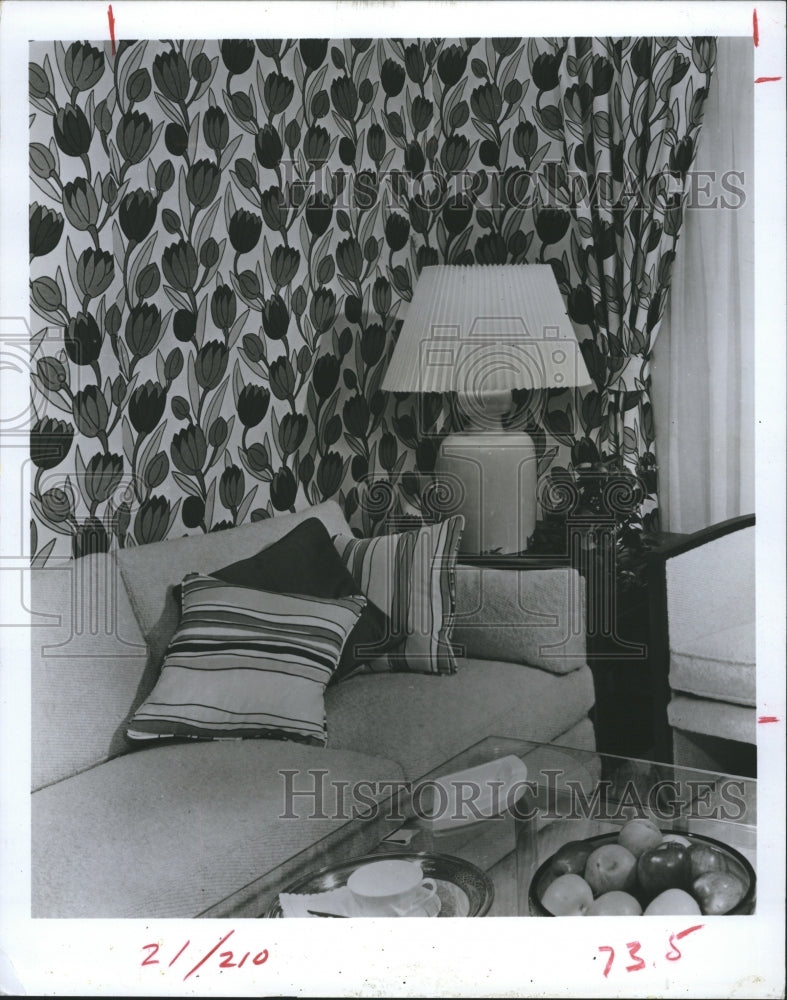 Press Photo Decorated Walls. - Historic Images