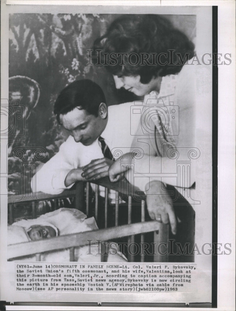 1963 Lt Col Valeri f Bykovsky Soviet Cosmonaut Wife Valentina Son - Historic Images