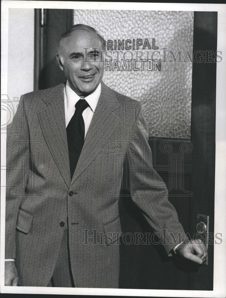 Actor John Randolph portrays as Lucas Tanner. - Historic Images