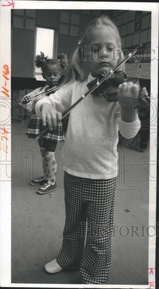 1975 Holly Buckendorf And Jeanie Webb Play Violins Clearwater YMCA - Historic Images