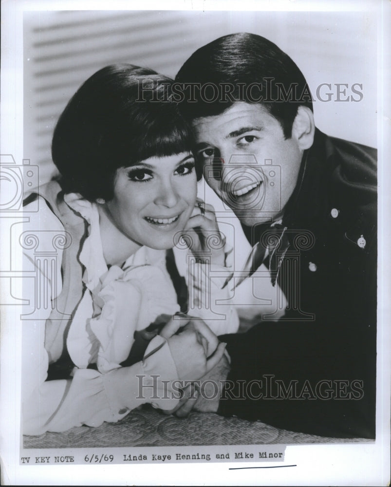 1969 Linda Kaye Henning Actress Singer Mike Minor Actor - Historic Images