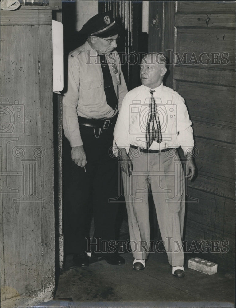 1949 Police Art Bamond Arrests Lawrence Minutoli On Shooting Charge - Historic Images