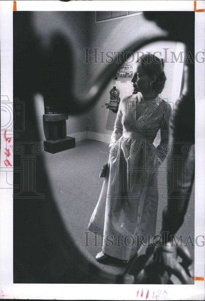 1970 Linda Rabe Models Gown at St Petersburg Fine Arts Museum - Historic Images