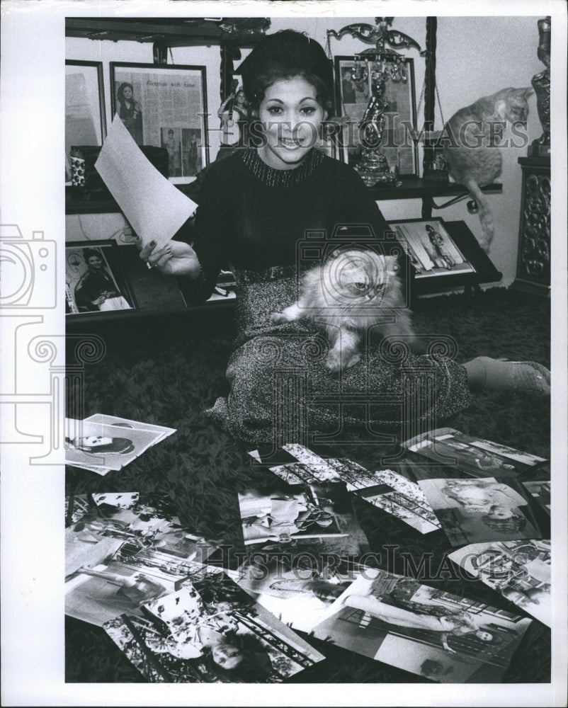 1974 Fashion Model Marissa Carmody with Cat - Historic Images