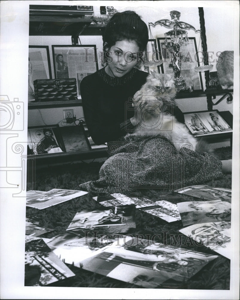 1974 Fashion Model Marissa Carmody with Cat - Historic Images