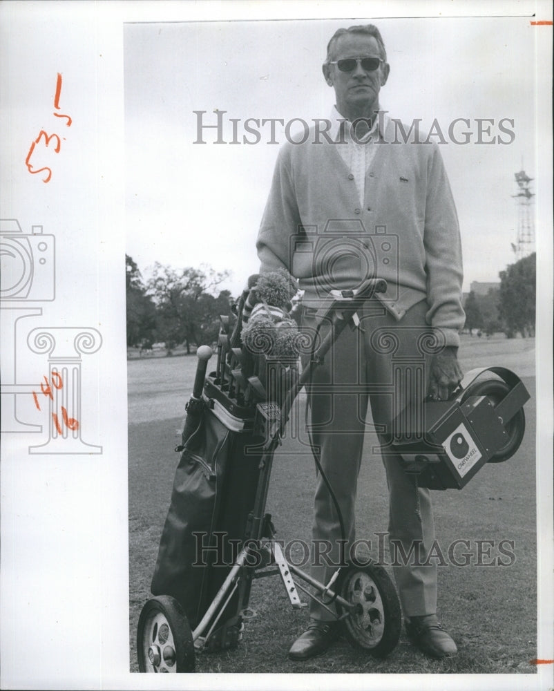 1976 Inventor Jim Carmichael with Cartwheel Golf Cart - Historic Images