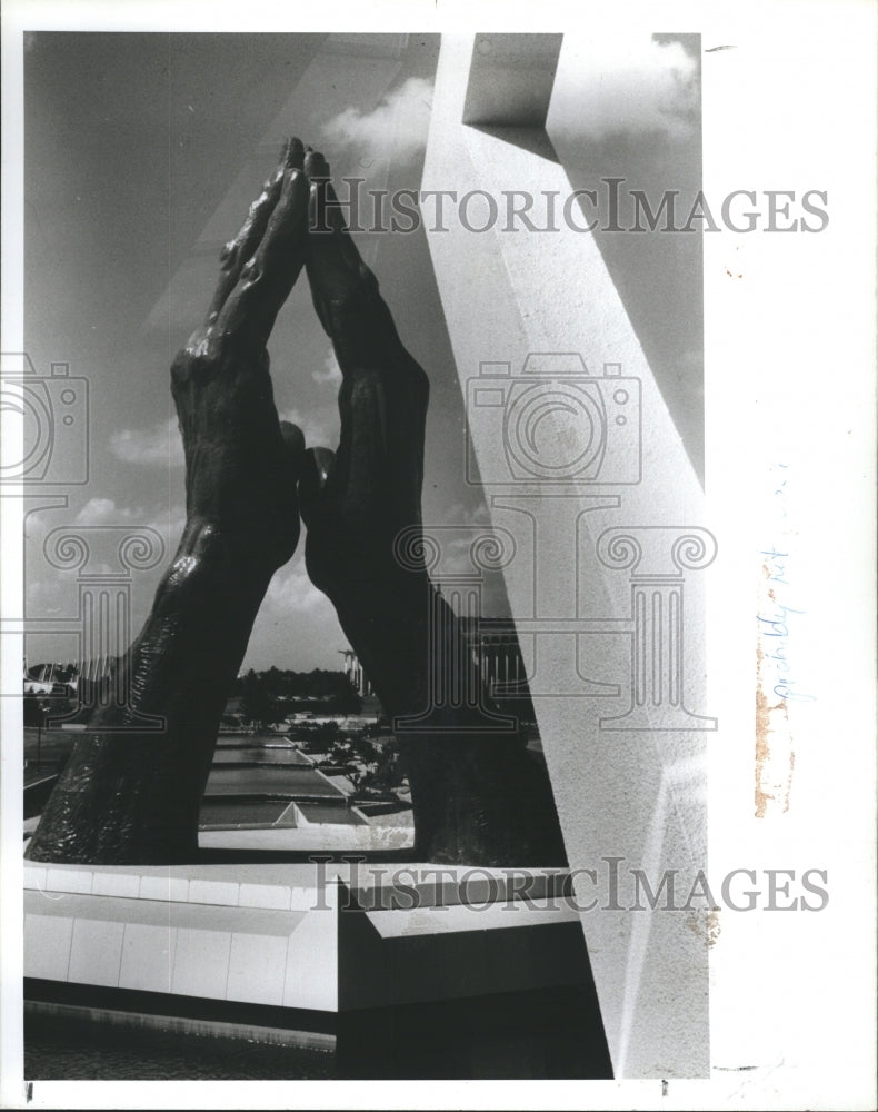 1987 Press Photo Praying Hands Sculpture City of Faith Religion - Historic Images